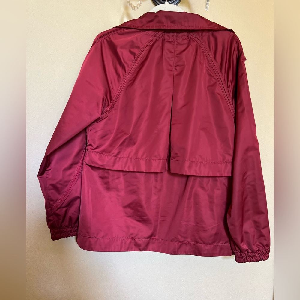 Gorgeous Athleta Raspberry Maroon Mid-weight Rain Jacket - Picture 16 of 16